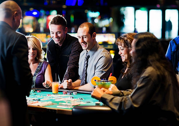 wen4d app running on Android device displaying live football matches and casino tables